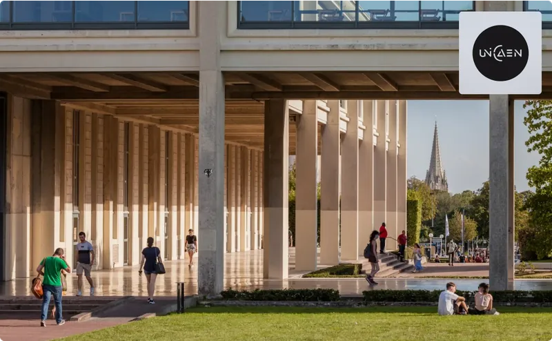 Simulation d'environnement lunaire avec équipements de terrain