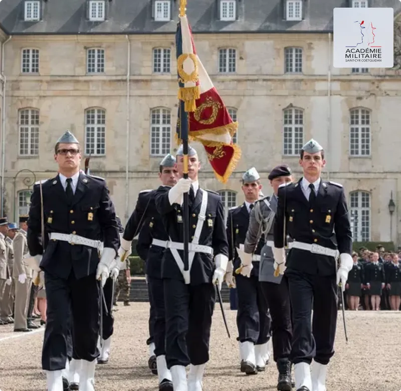 Élèves-officiers de Saint-Cyr en session d'entraînement intense
